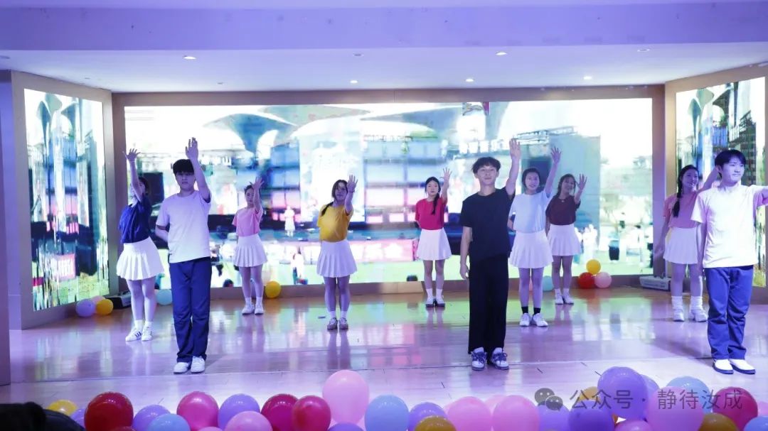 “教育之光·育梦华章”—教育学院举办元旦晚会既师生教学成果汇报展示圆满结束！